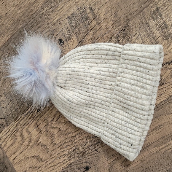 American Eagle gray and blue ribbed Pom beanie